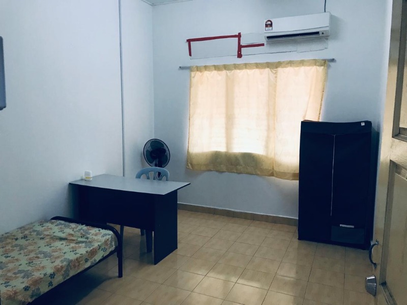 room for rent, medium room, taman seri jarom, Weekly Cleaning Taman Sri Jarom Room With A/C Room to let