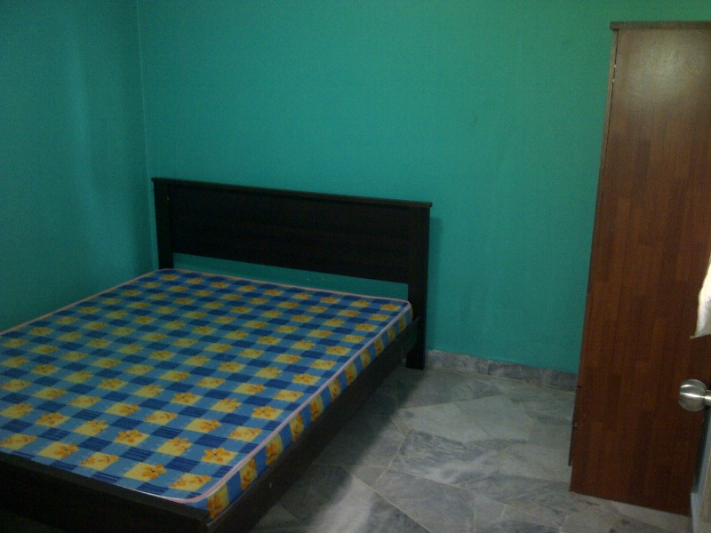 room for rent, medium room, bandar kinrara, Non-Smoking Unit At Bandar Kinrara With Fully Furnished & Include Utilities!!!