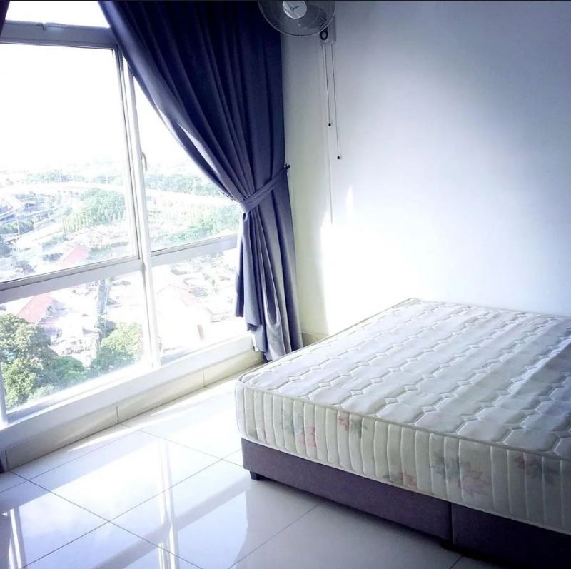 room for rent, medium room, jalan tenteram, Cozy and comfortable medium room at Sky Habitat for rent – Walking Distance to CIQ, Johor Bahru