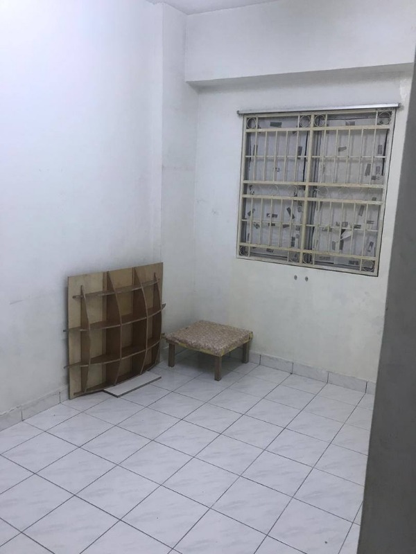room for rent, medium room, jalan yoga 13/42, Private medium room with fan provided