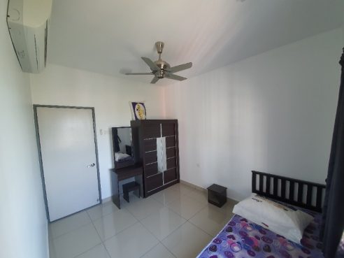 room for rent, medium room, taman mas sepang, Middle room for rent at Koi Prima