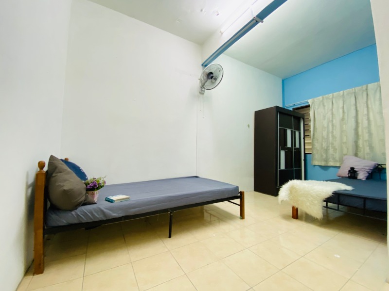 room for rent, medium room, taman puteri subang, Fully Furnished Terrace For Rent At Taman Puteri Subang, Subang Bestari