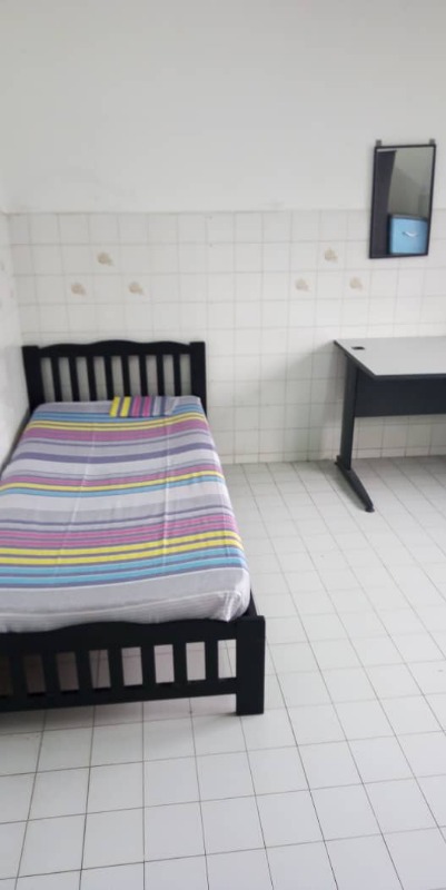 room for rent, medium room, bandar kinrara 5, Short Term Accepted !! Room at Bandar Kinrara