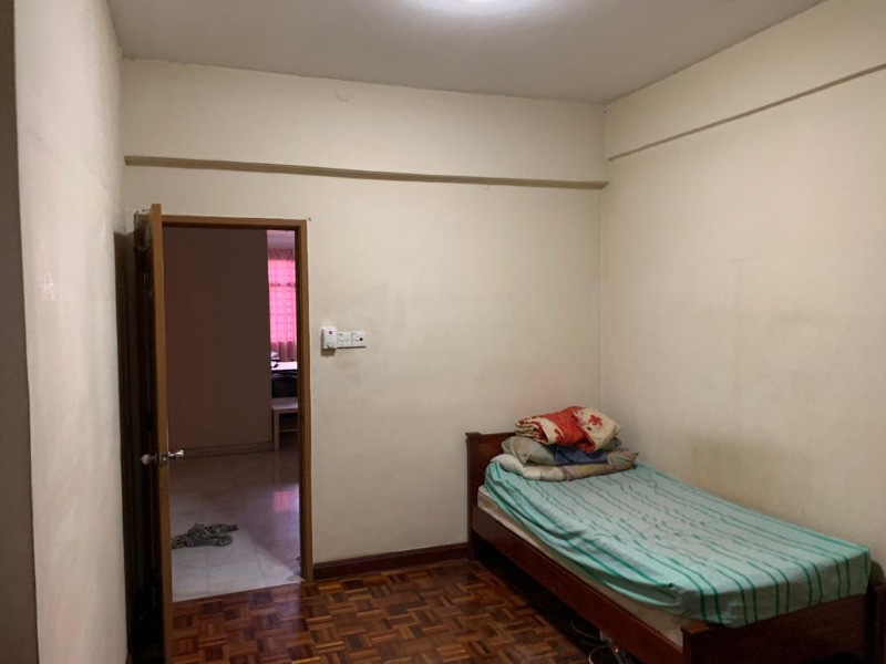 room for rent, medium room, taman desa, Spacious unfurnished Middle Room for rent in Tiara Faber, Taman Desa