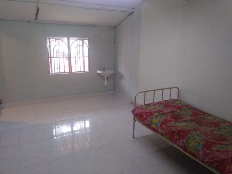 room for rent, medium room, taman batu permai, Private middle room with easy access to public transport and city centre
