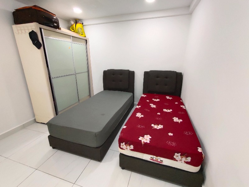 room for rent, medium room, jalan lapangan permai 1, Sharing female room @ Sri Mutiara Apartment