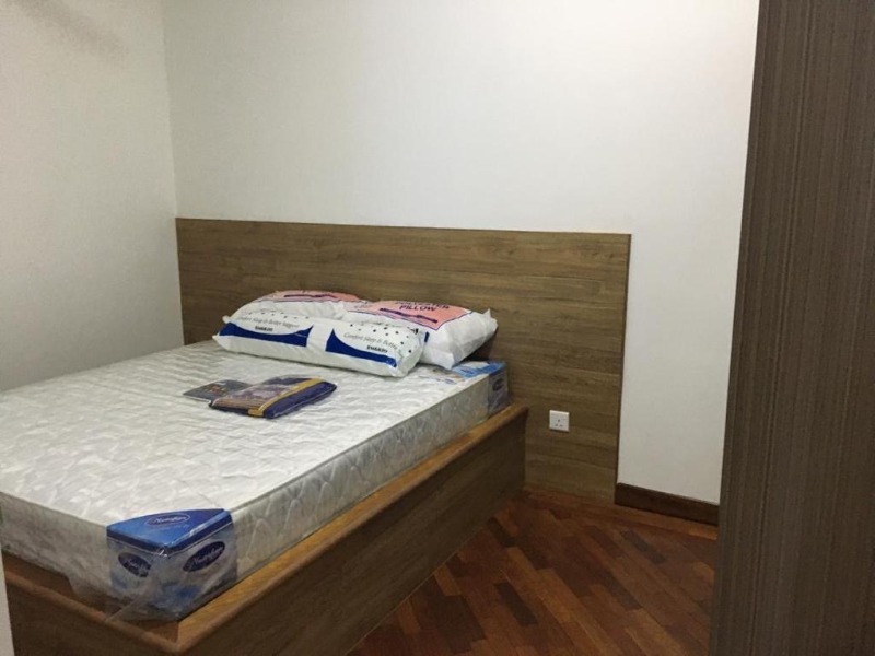 room for rent, medium room, taman wahyu, Private Middle Rom with Queen Sized Bed