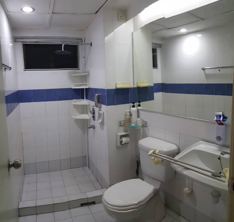 room for rent, master room, taman oug, Master room furnish attached bathroom rent greenpark condo old klang road