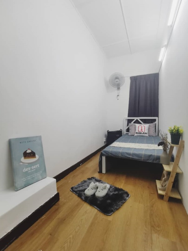 room for rent, medium room, bandar baru sri petaling, Low Rental. Room for rent Bukit Jalil