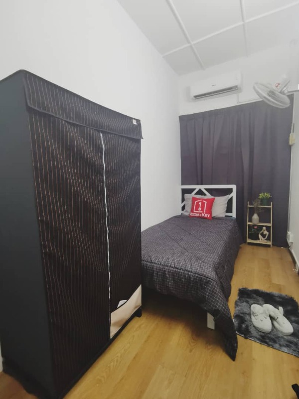 room for rent, medium room, bandar baru sri petaling, Zero Deposit. Room for rent Bukit Jalil