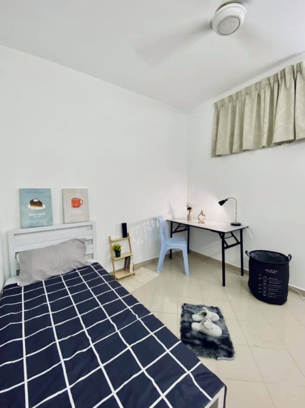 room for rent, medium room, bandar baru sri petaling, No Deposit. Room for rent Bukit Jalil