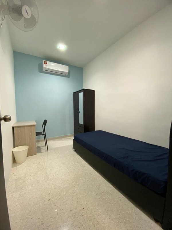 room for rent, medium room, bandar baru sri petaling, Zero Deposit. Room for rent Bukit Jalil