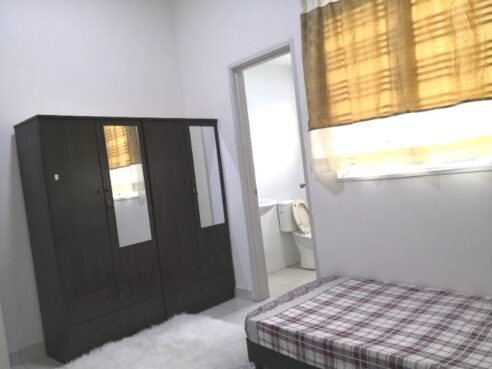 room for rent, medium room, puchong, Cozy Medium Room with Attached Bathroom for Rent female only at Puchong
