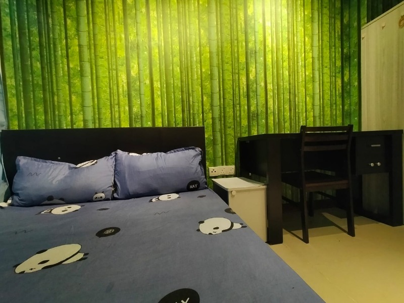room for rent, medium room, kuchai lama, corner room with nice Night View