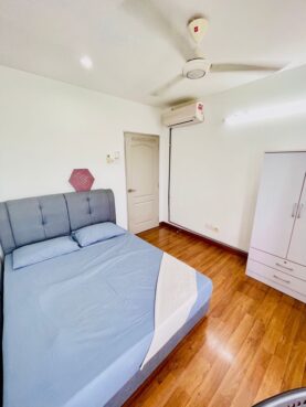 room for rent, medium room, taman ikan emas, 1 min Walking Distance to LRT Station Room With Private Bathroom Free Wifi