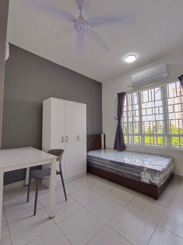 room for rent, medium room, setia alam, Middle Room at Setia Alam(Female Unit Only)