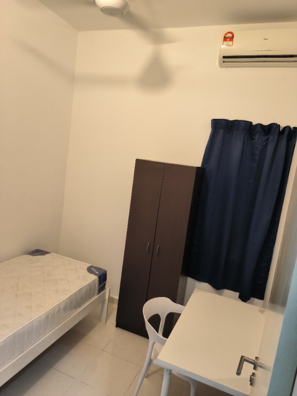 room for rent, single room, persiaran surian, Female only single room at I residence kota damansara