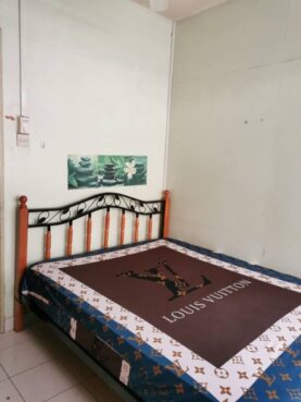 room for rent, medium room, kelana puteri condominium, KELANA PUTERI CONDO – middle room (large build in wardrobe)