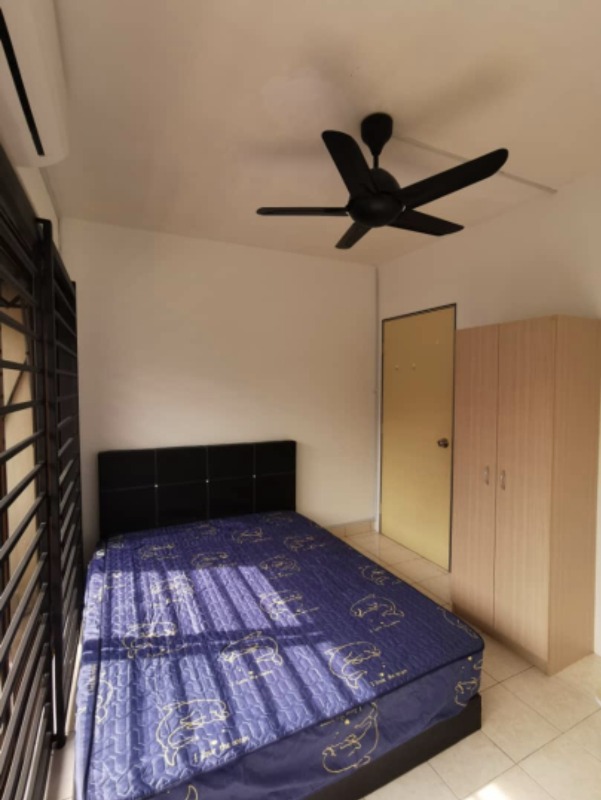room for rent, medium room, kota damansara, Private Medium Room with enclosed private balcony