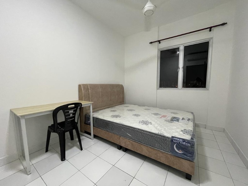 room for rent, medium room, kuchai lama, Middle Room with Air-Conds For Rent@Kuchai, MRT Kuchai, Free Elec Water Wifi, Female Tenant