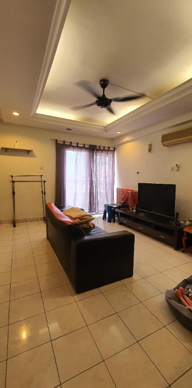 room for rent, studio, pelangi damansara, (preferable CHINESE) SMALL room to Rent in pelangi damansara condo) available now