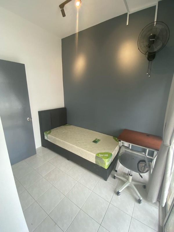 room for rent, medium room, bandar puteri puchong, Bandar Puteri Puchong Single Room with Aircond