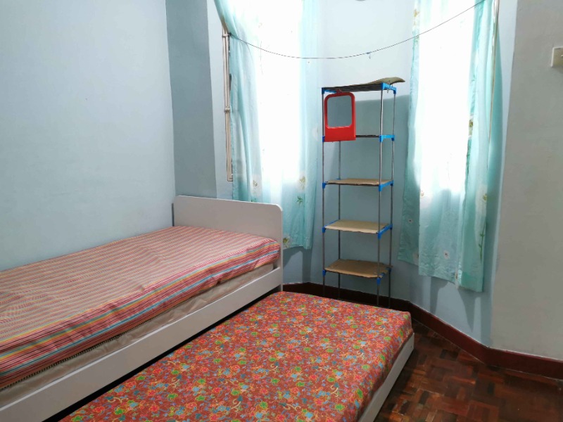 room for rent, medium room, bukit oug, Bukit OUG Condominium near Awan Besar LRT Station - Medium Room to Rent (Chinese female only)