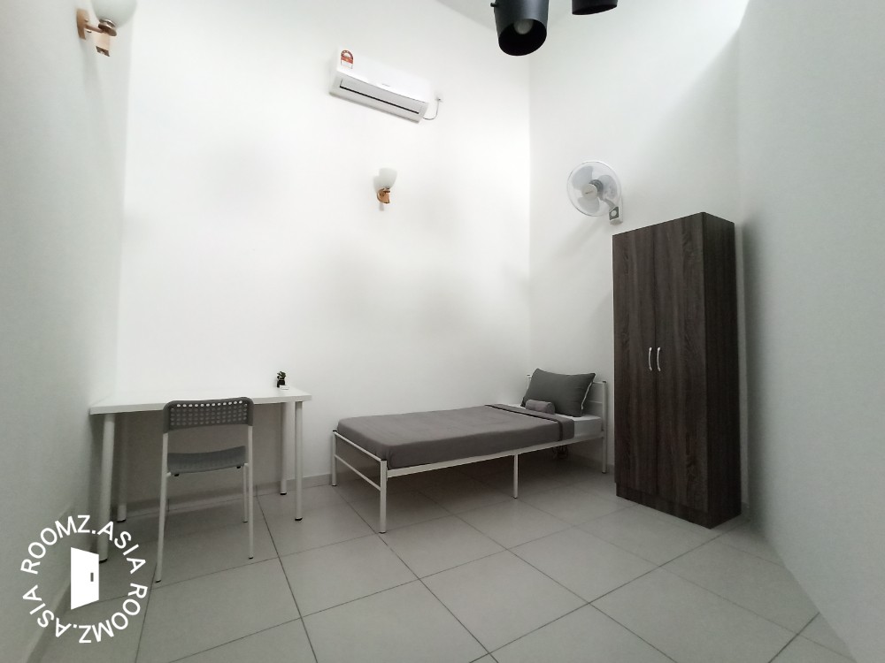 room for rent, full unit, subang perdana goodyear court 6, Private bedroom also got private bathroom