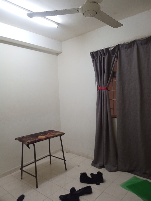 room for rent, medium room, jalan utl 1, Need peace, privacy and quietness