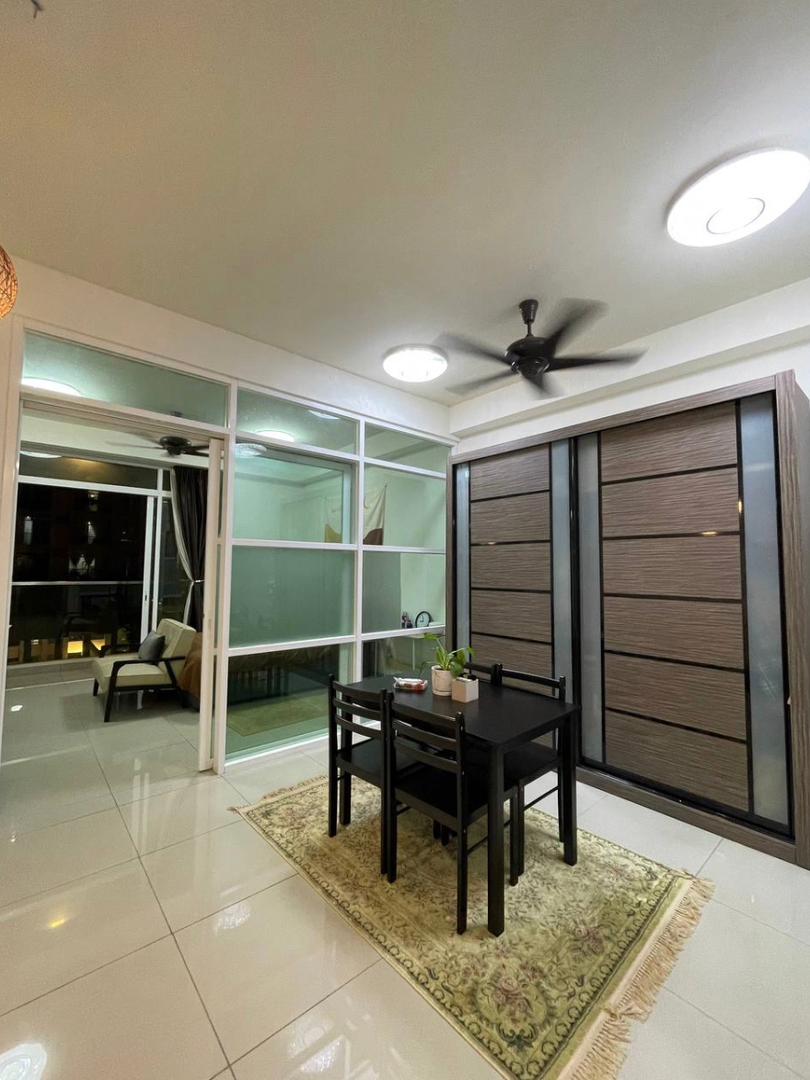 room for rent, studio, damansara perdana, big fully furnished room with balcony