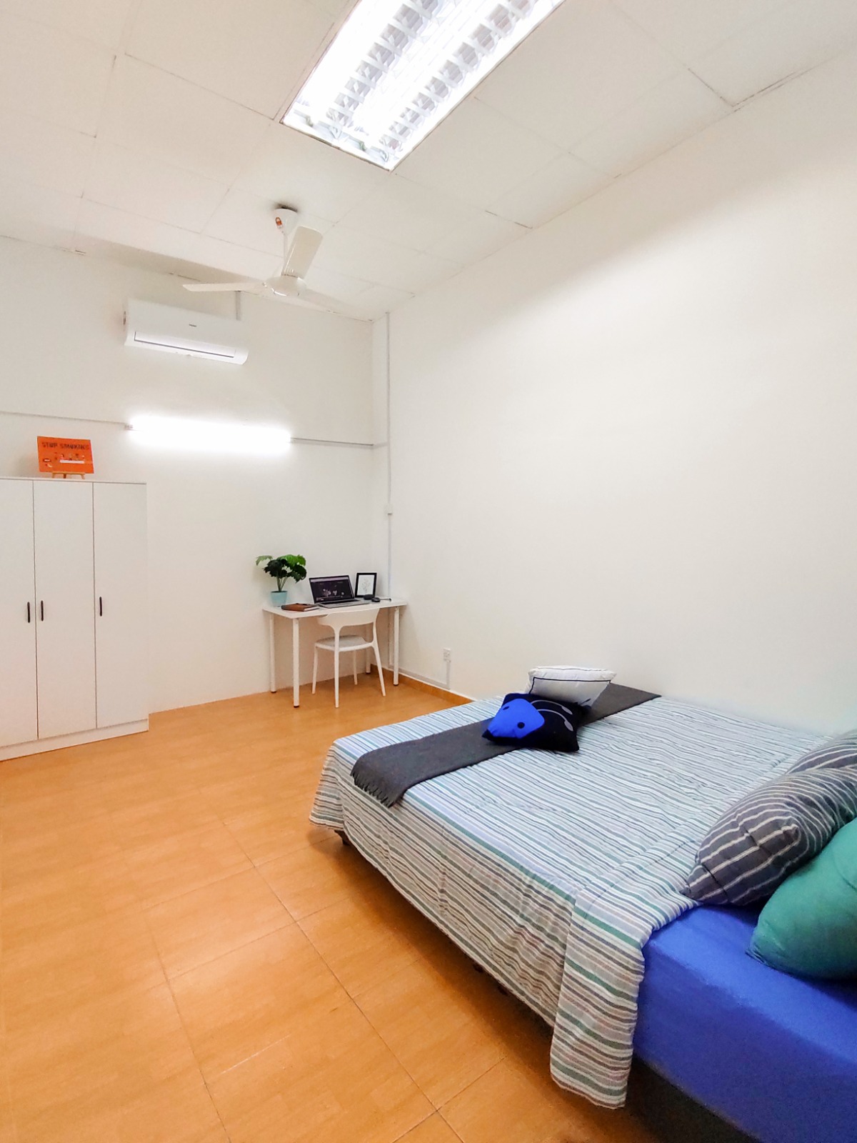 room for rent, medium room, taman connaught, Taman Connaught Landed House, Medium Bedroom